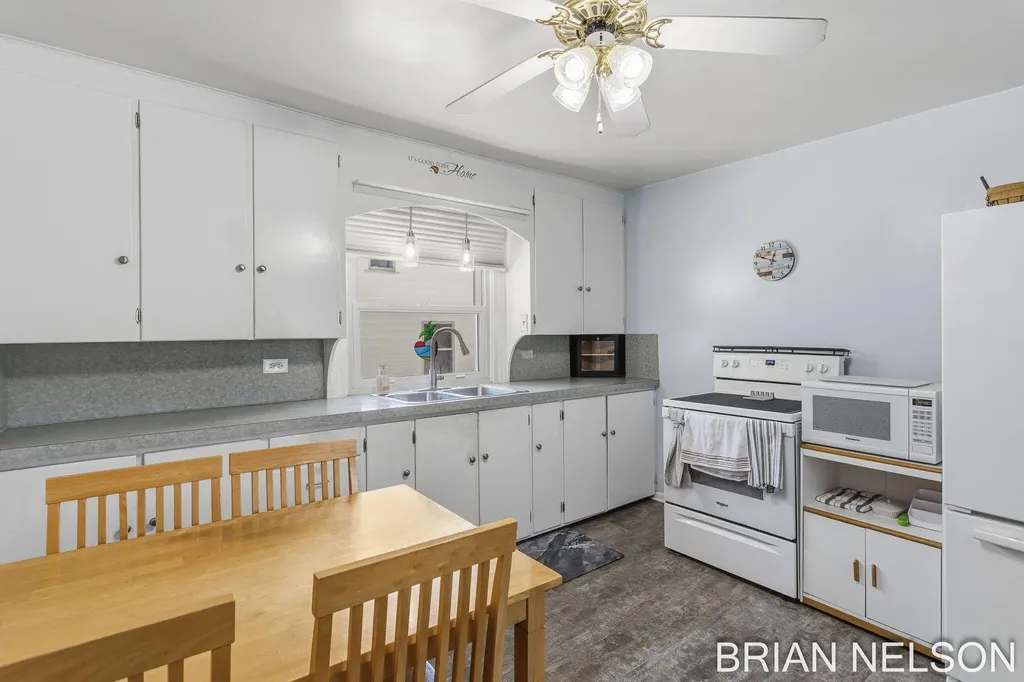 371 Lincoln Street Coopersville City MI 49404