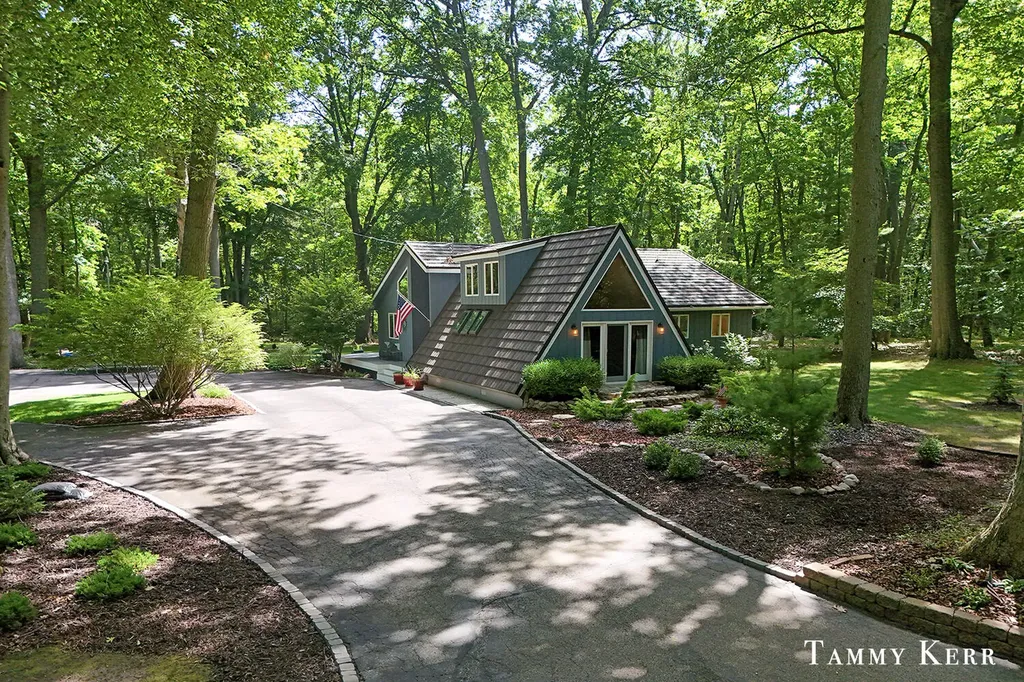 6051 Old Allegan Road Saugatuck Township MI 49453
