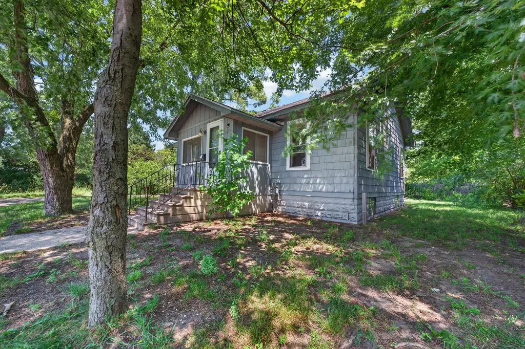 1682 Edwin Street Muskegon City MI 49442
