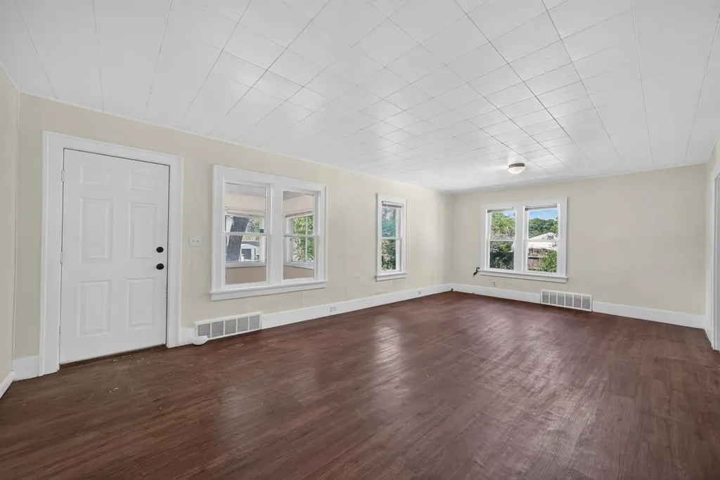 1682 Edwin Street Muskegon City MI 49442