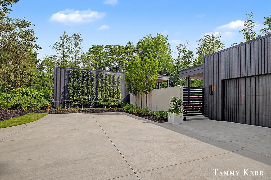 702 Golfview Drive Unknown City MI 49406