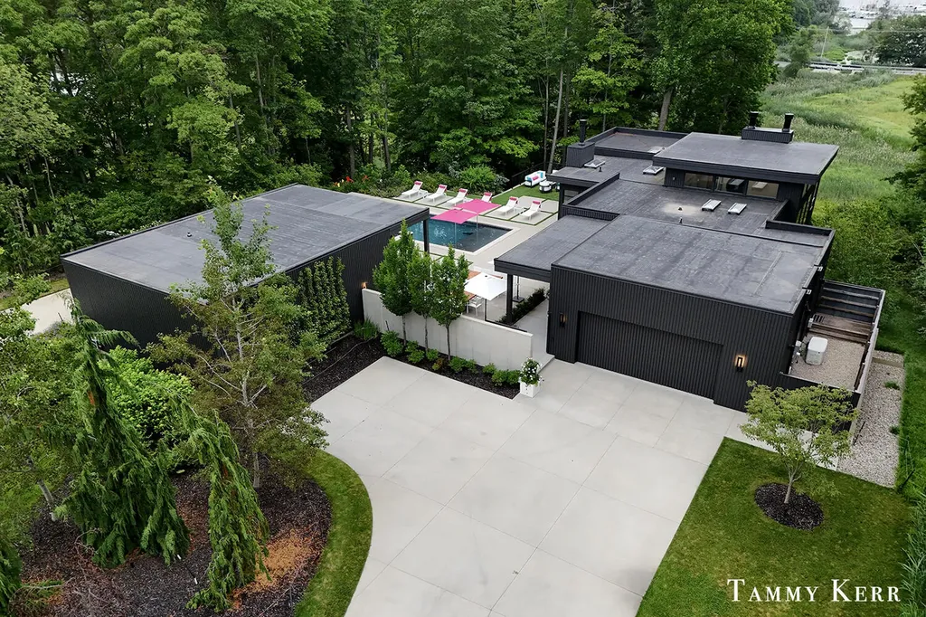 702 Golfview Drive Unknown City MI 49406