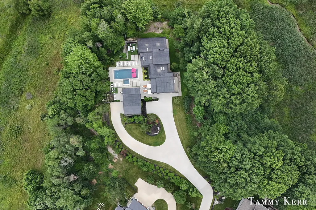 702 Golfview Drive Unknown City MI 49406