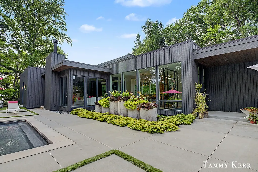 702 Golfview Drive Unknown City MI 49406