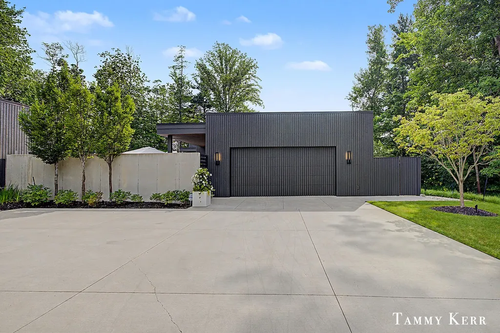 702 Golfview Drive Unknown City MI 49406
