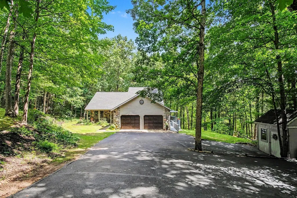11793 W Baker Road Eureka Township MI 48838