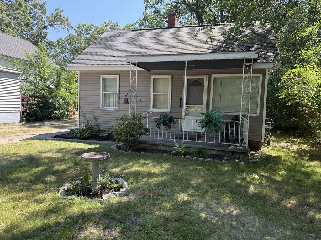 2714 Roberts Street Norton Shores City MI 49444