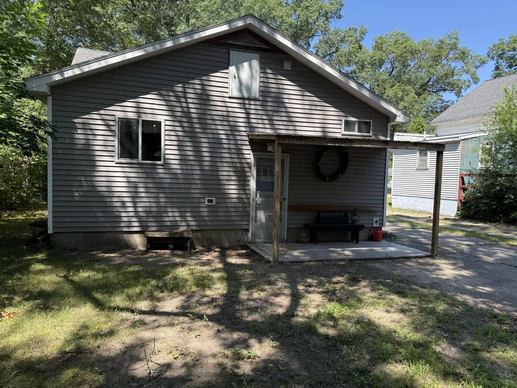 2714 Roberts Street Norton Shores City MI 49444