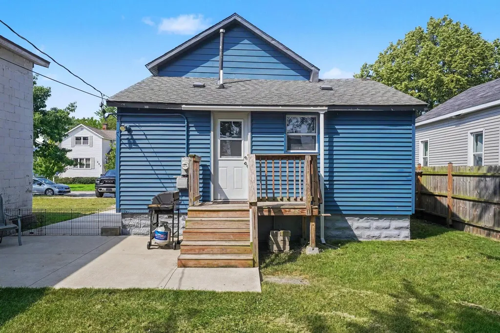 312 Elliott Avenue Grand Haven City MI 49417