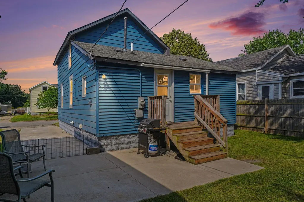 312 Elliott Avenue Grand Haven City MI 49417