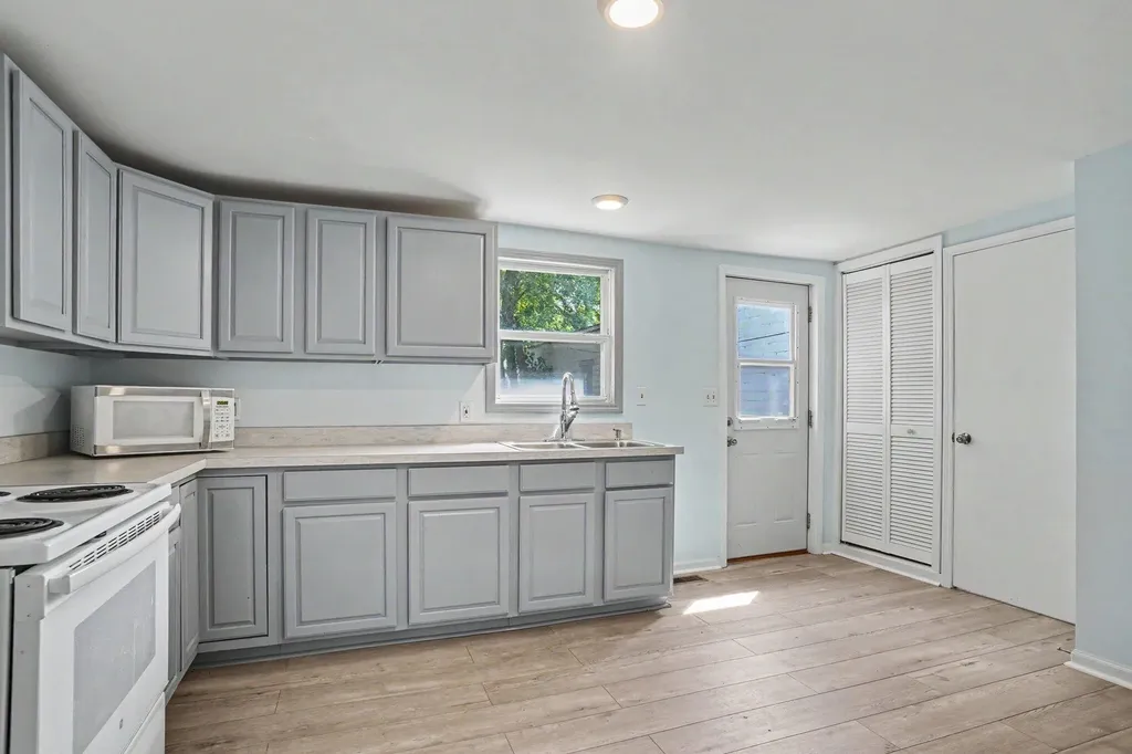 312 Elliott Avenue Grand Haven City MI 49417