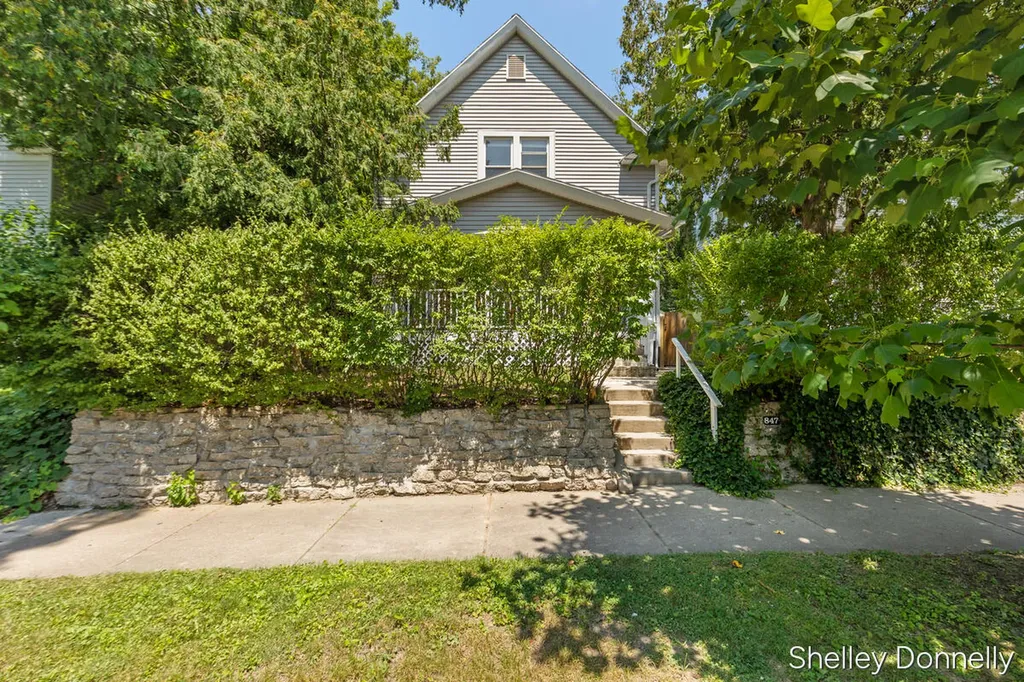 847 Innes Street NE Grand Rapids City MI 49503