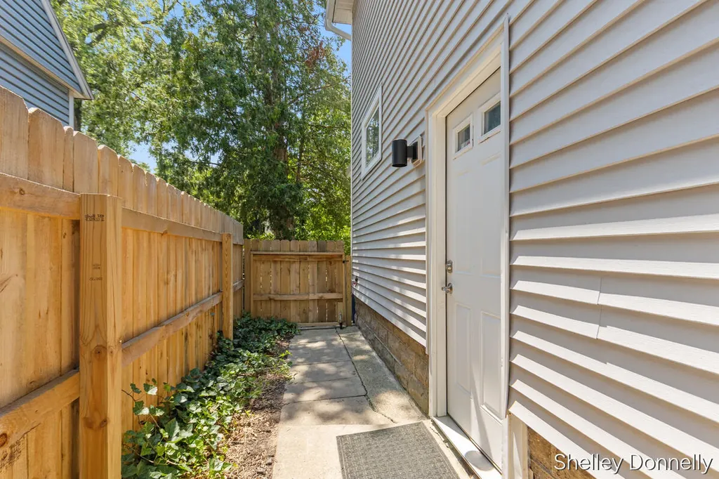 847 Innes Street NE Grand Rapids City MI 49503