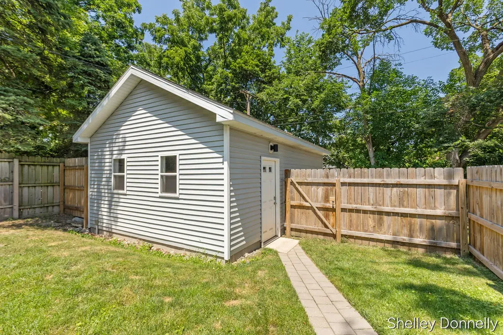 847 Innes Street NE Grand Rapids City MI 49503
