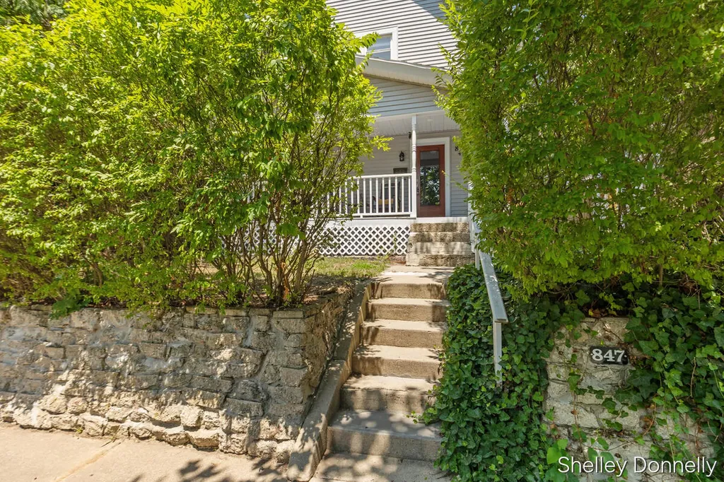 847 Innes Street NE Grand Rapids City MI 49503