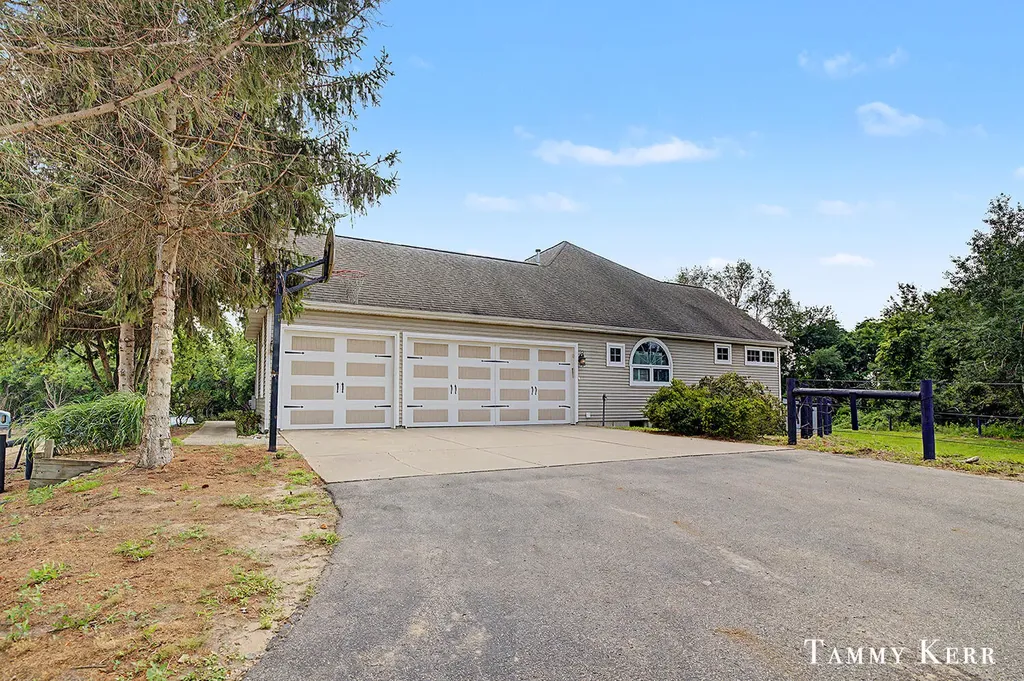 6220 146th Avenue Laketown Township MI 49423