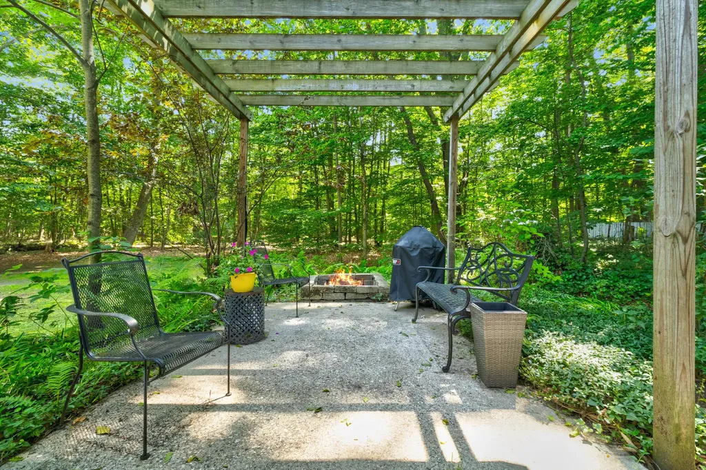 3530 Elderwood Avenue Park Township MI 49424
