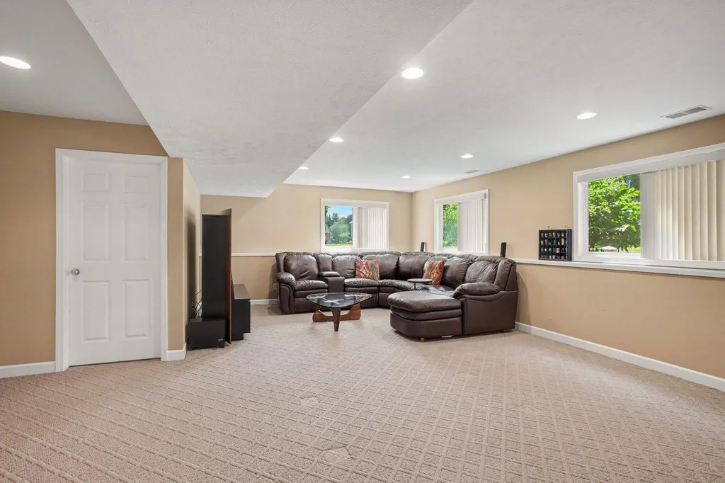 1433 Hillridge Way Holland Charter Township MI 49464