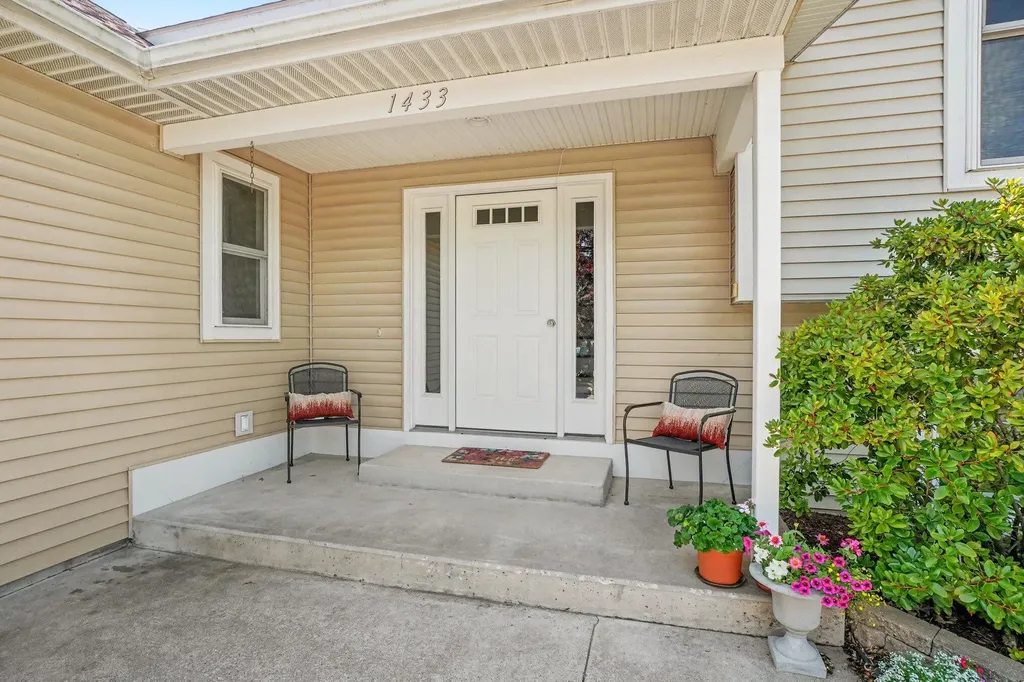 1433 Hillridge Way Holland Charter Township MI 49464