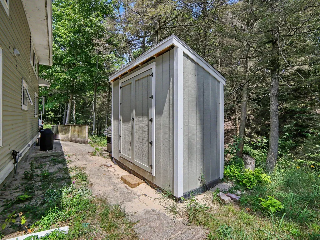 11775 S Valley Road White River Township MI 49437
