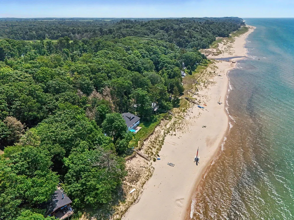 11775 S Valley Road White River Township MI 49437