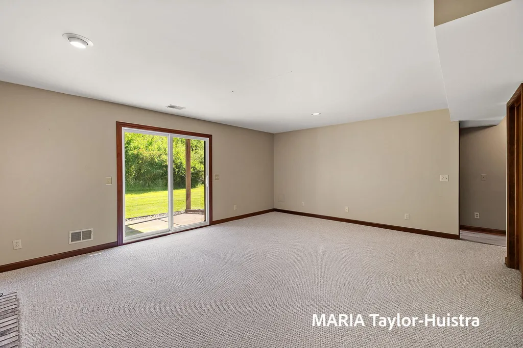 17515 Meadow Wood Road Ferrysburg City MI 49456