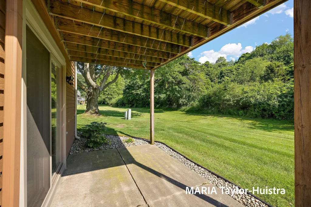 17515 Meadow Wood Road Ferrysburg City MI 49456