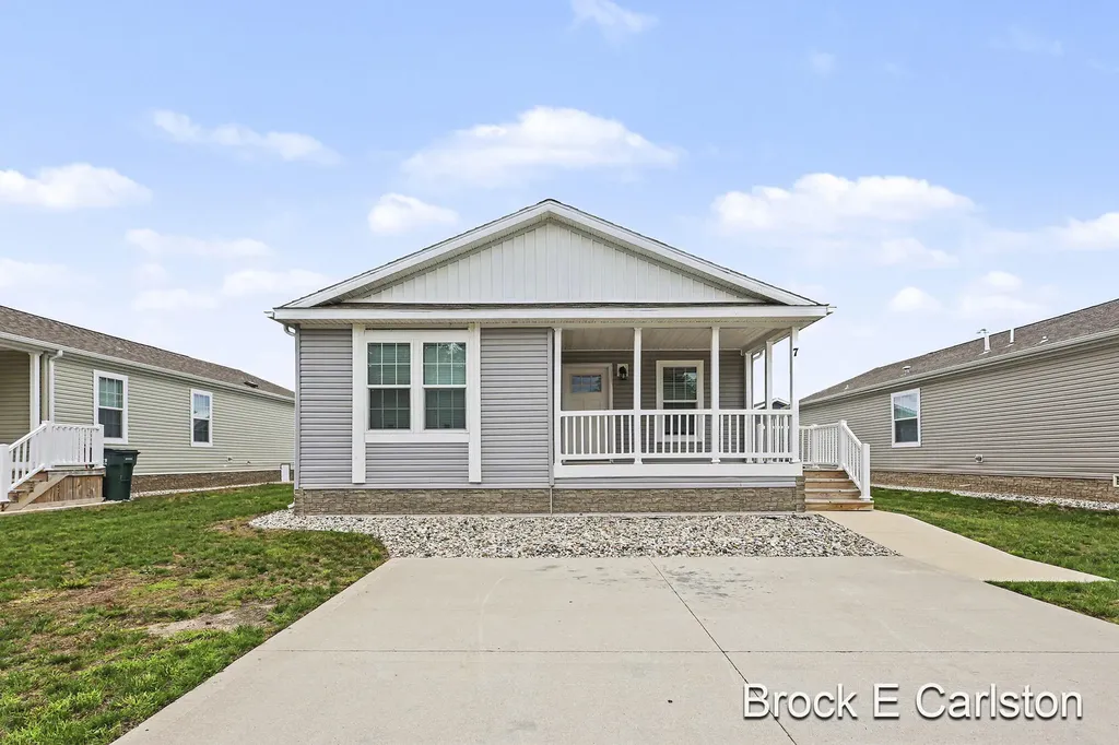 1283 E Ellis Road Norton Shores City MI 49441