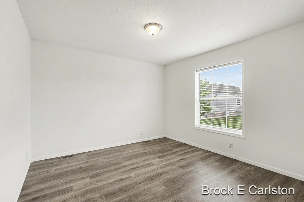 1283 E Ellis Road Norton Shores City MI 49441