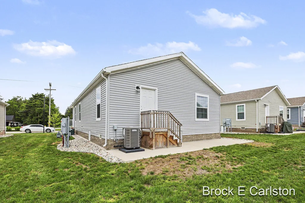 1283 E Ellis Road Norton Shores City MI 49441