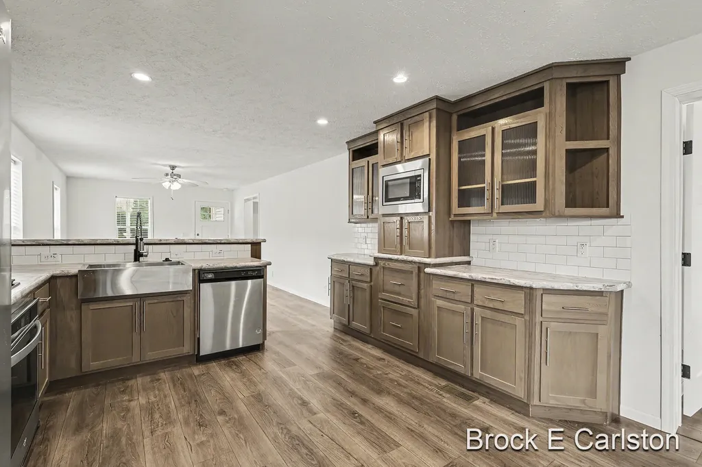 1283 E Ellis Road Norton Shores City MI 49441