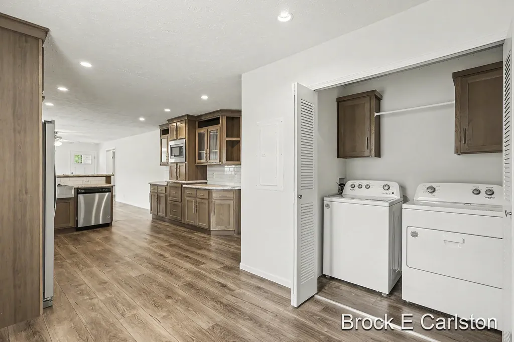1283 E Ellis Road Norton Shores City MI 49441