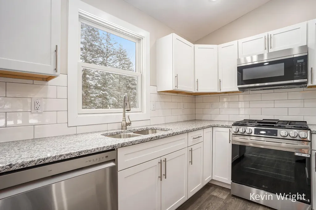 877 Amity Avenue Muskegon City MI 49442
