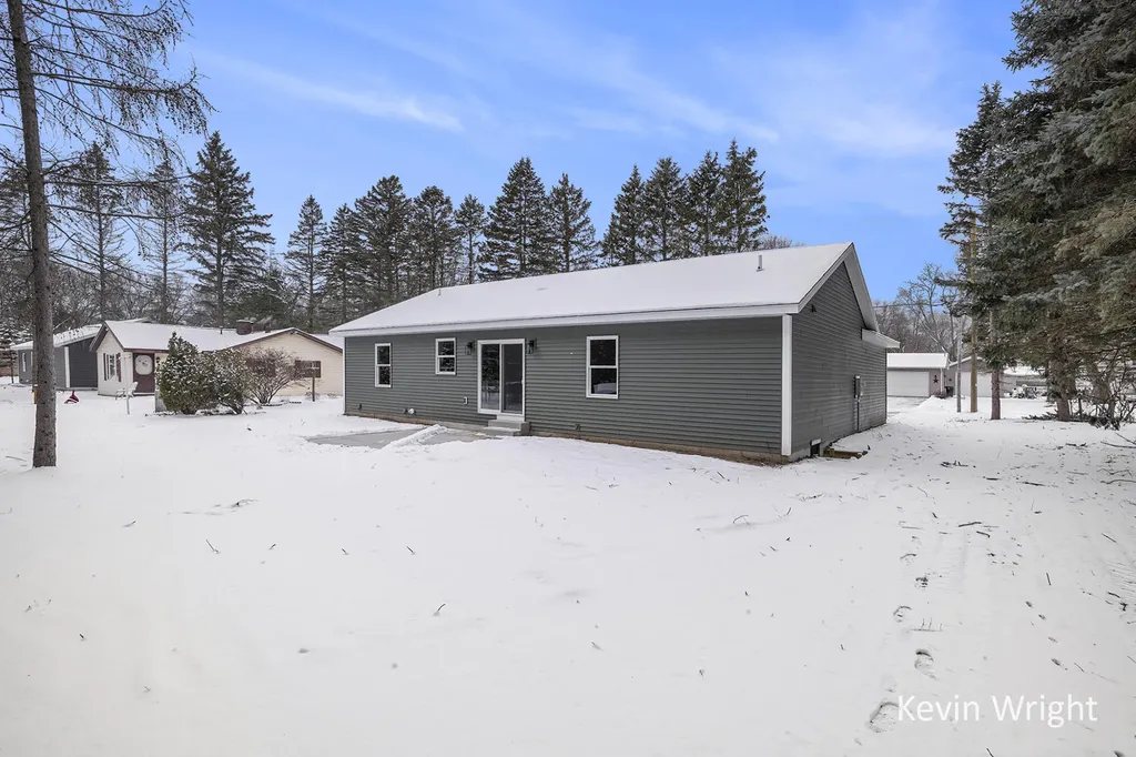 877 Amity Avenue Muskegon City MI 49442