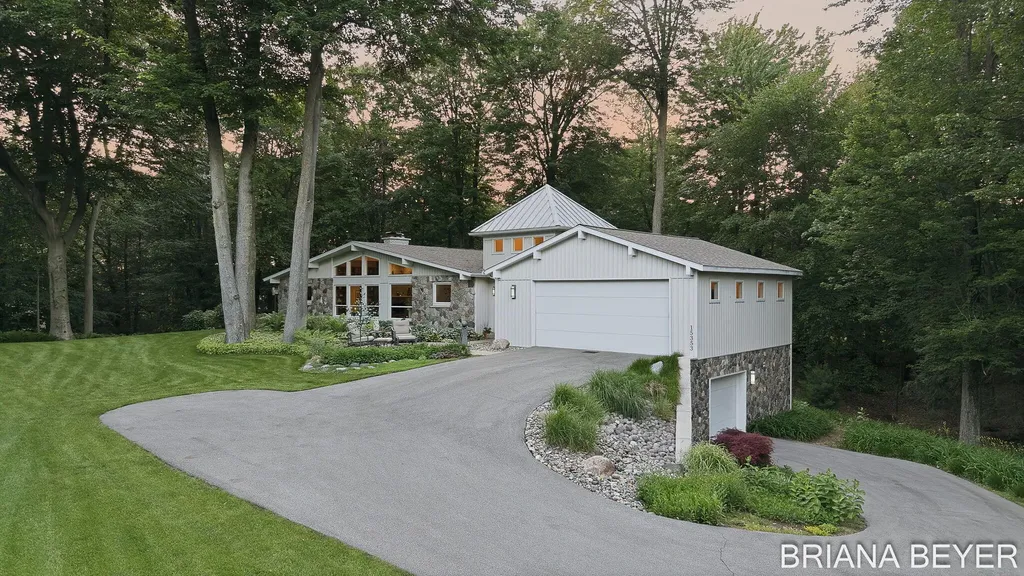 15353 Timber Ridge Lane Park Township MI 49424
