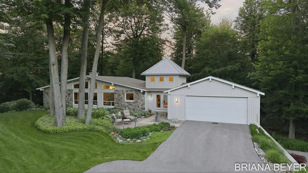 15353 Timber Ridge Lane Park Township MI 49424