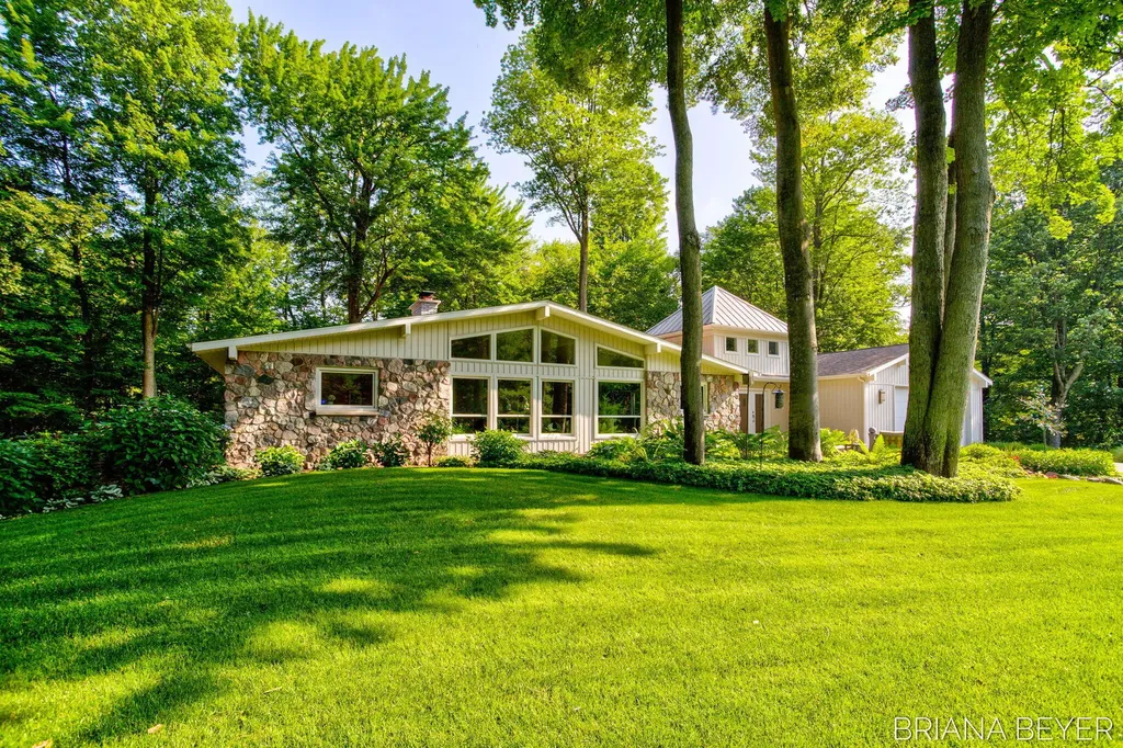 15353 Timber Ridge Lane Park Township MI 49424