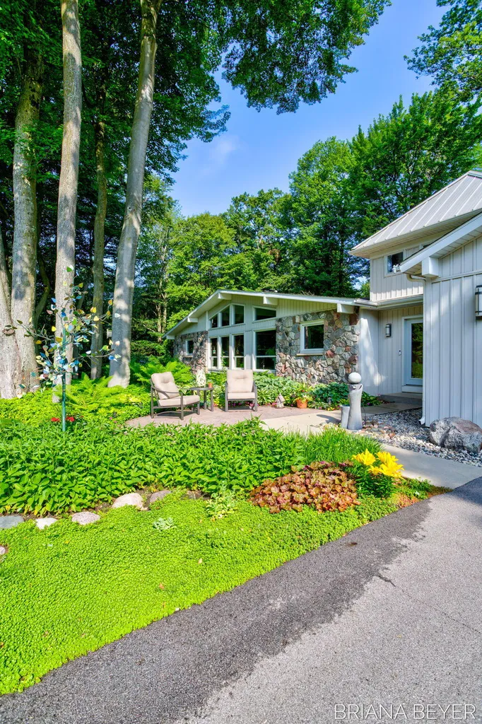 15353 Timber Ridge Lane Park Township MI 49424