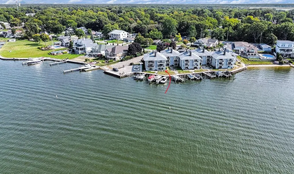 400 Lakeview Court Spring Lake Village MI 49456