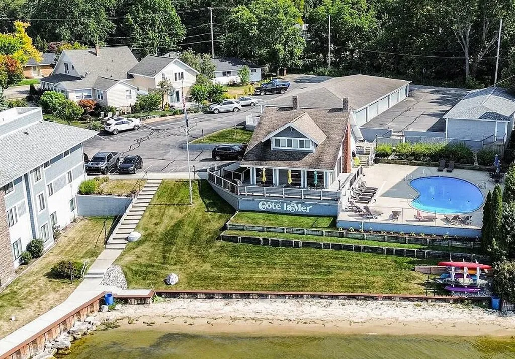 400 Lakeview Court Spring Lake Village MI 49456