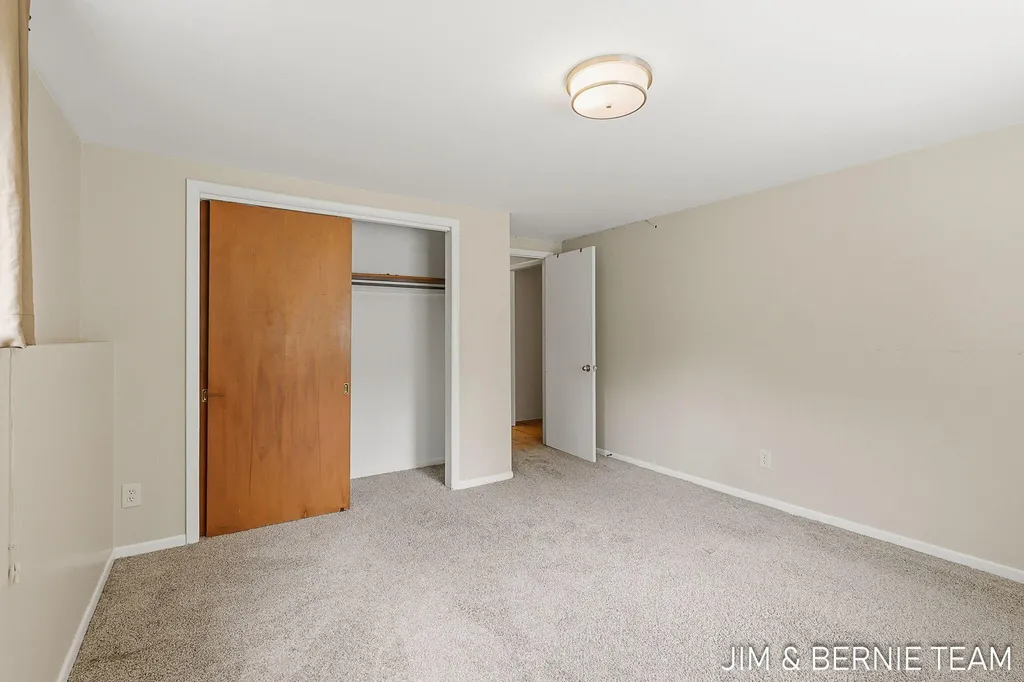 2238 Edgewood Avenue SE Grand Rapids City MI 49546