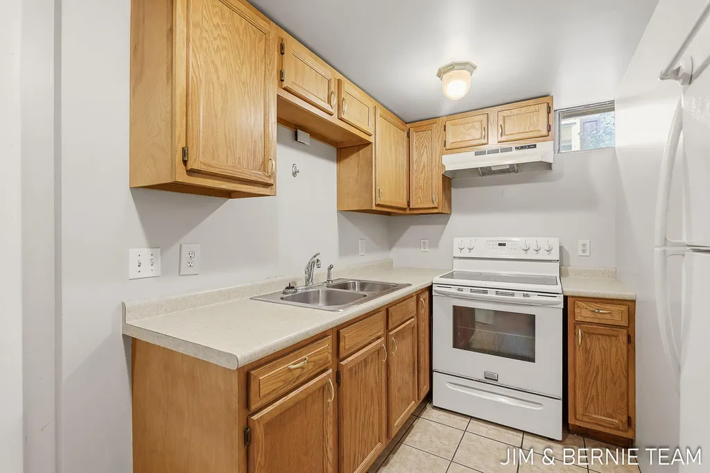 2238 Edgewood Avenue SE Grand Rapids City MI 49546