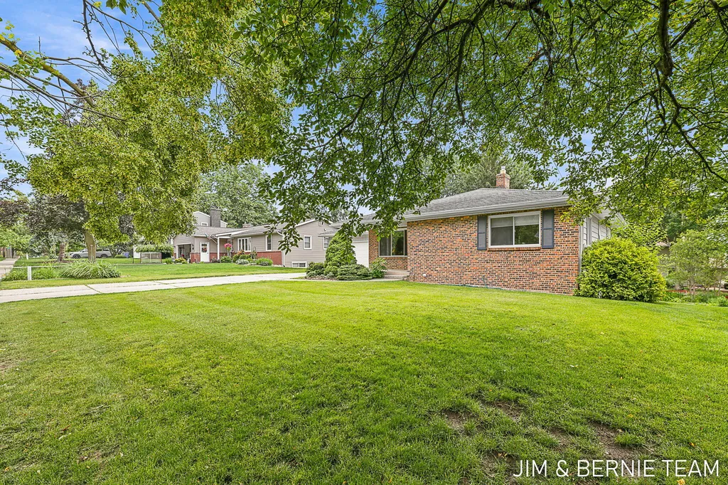 2238 Edgewood Avenue SE Grand Rapids City MI 49546