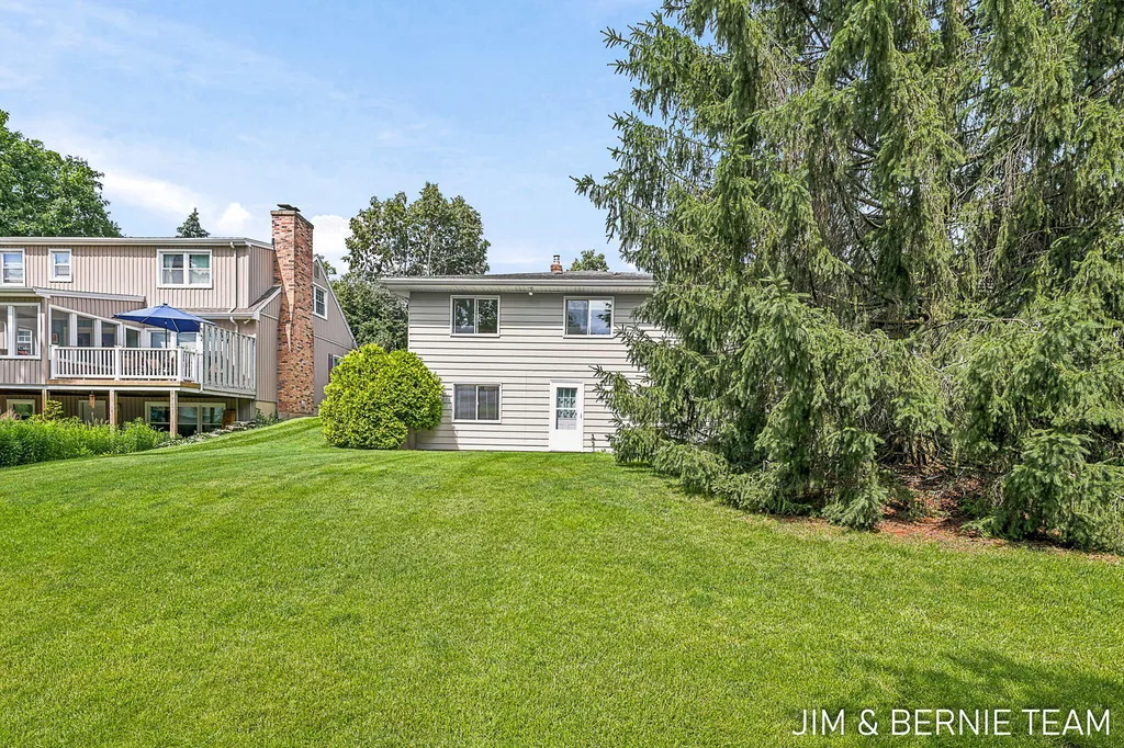 2238 Edgewood Avenue SE Grand Rapids City MI 49546