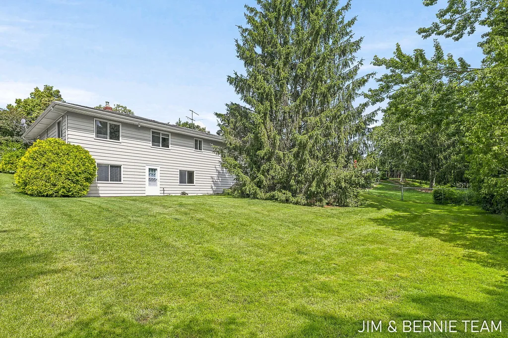 2238 Edgewood Avenue SE Grand Rapids City MI 49546