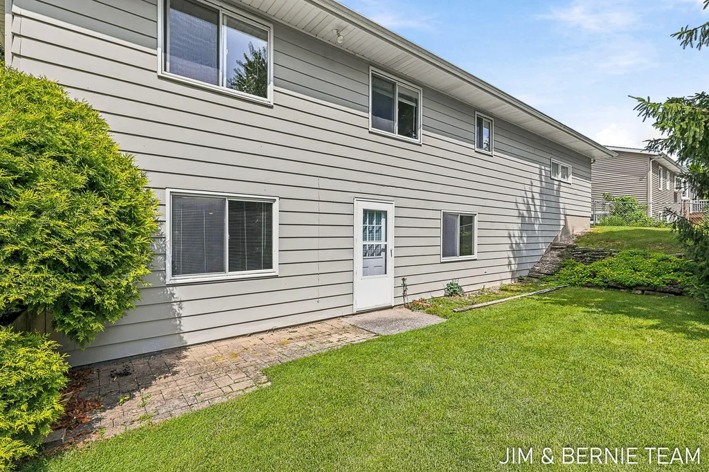 2238 Edgewood Avenue SE Grand Rapids City MI 49546