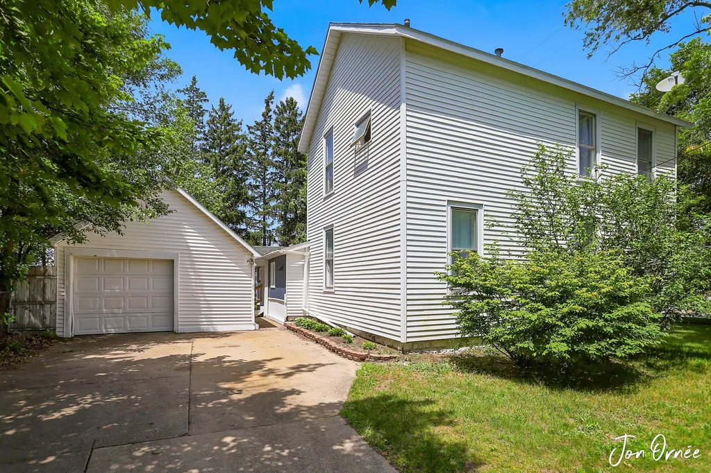 1889 Robinson Street Muskegon City MI 49441