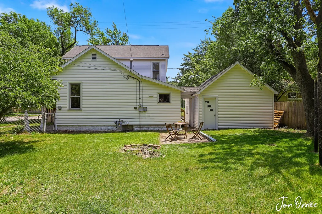 1889 Robinson Street Muskegon City MI 49441