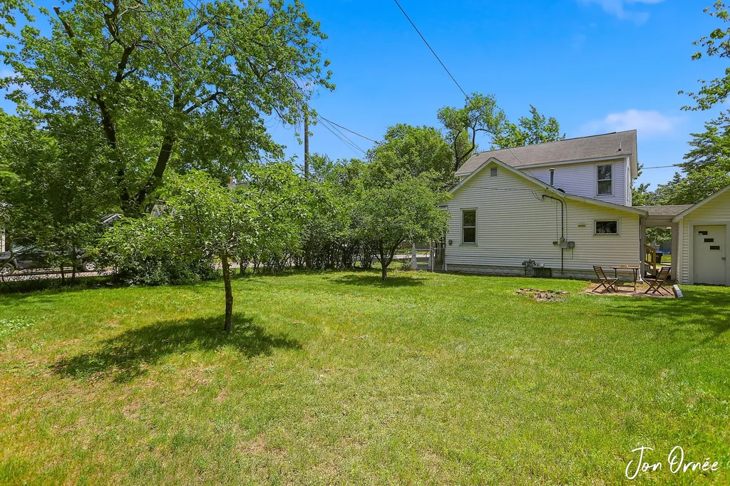 1889 Robinson Street Muskegon City MI 49441