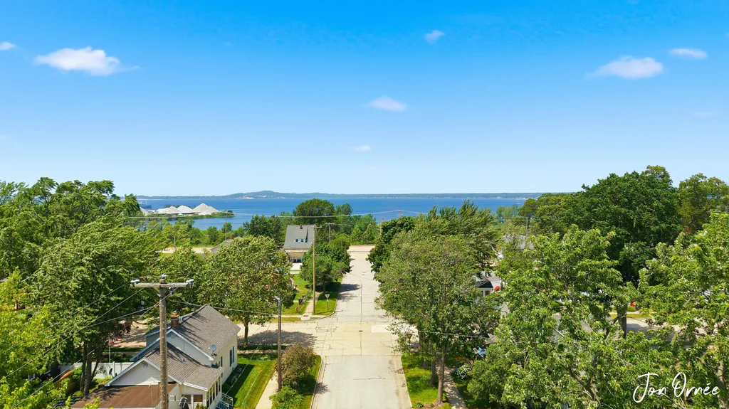 1889 Robinson Street Muskegon City MI 49441